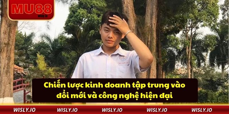 Chiến lược kinh doanh tập trung vào đổi mới và công nghệ hiện đại